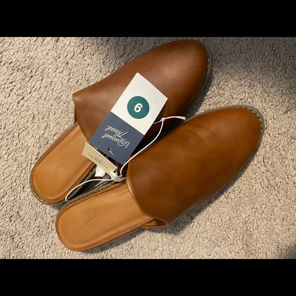 Universal thread target brown mules size 9 NWT